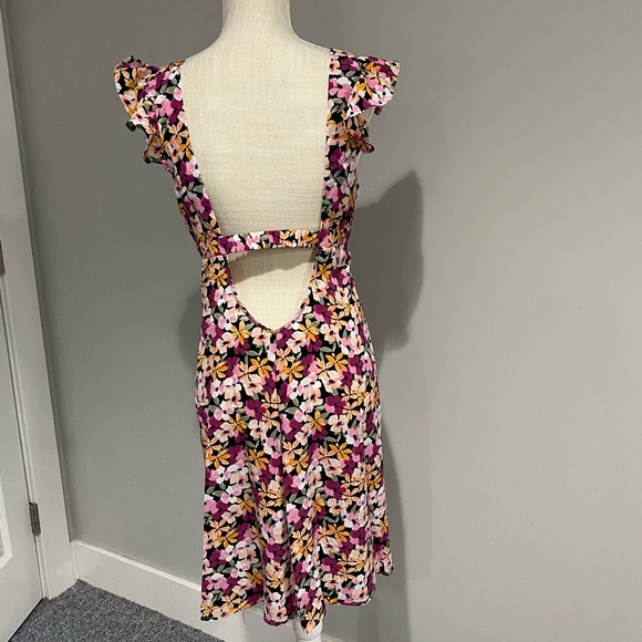 CUPSHE Floral Dress W/ Open Back NWT - Picture 5 of 7